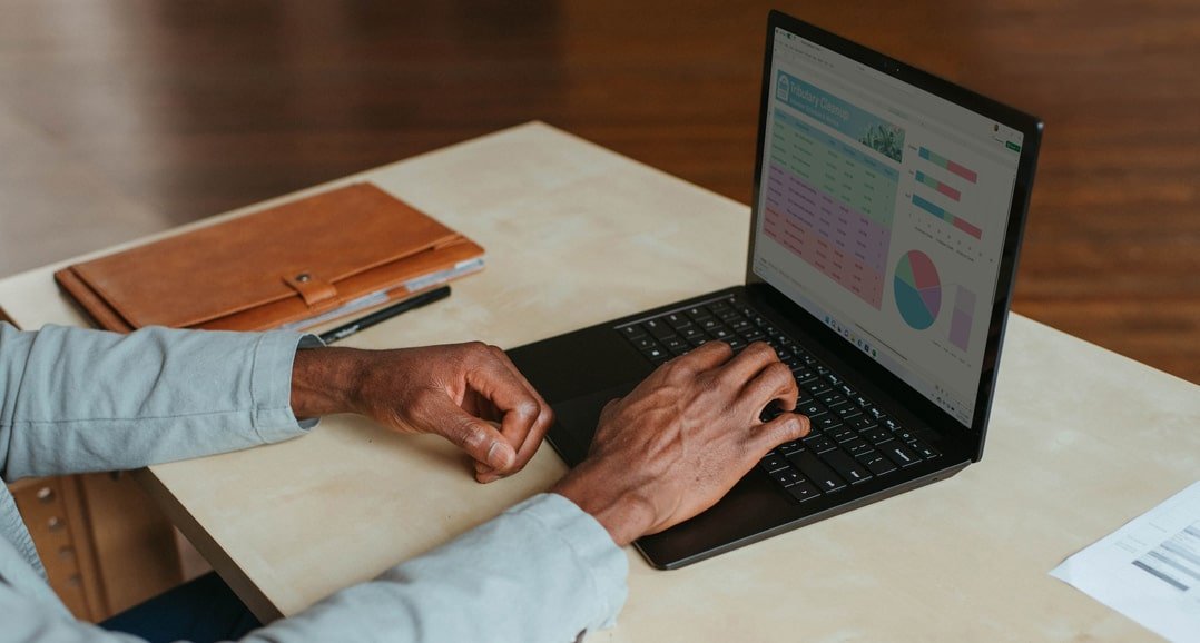 Amadeus Business Travel Consultant - Aberdeen, hybrid - £29k-£33k + bonus NEG (PTR 3026)