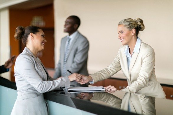 businesswoman-at-hotel-reception-picture-id518175226 businesswoman-at-hotel-reception-picture-id518175226